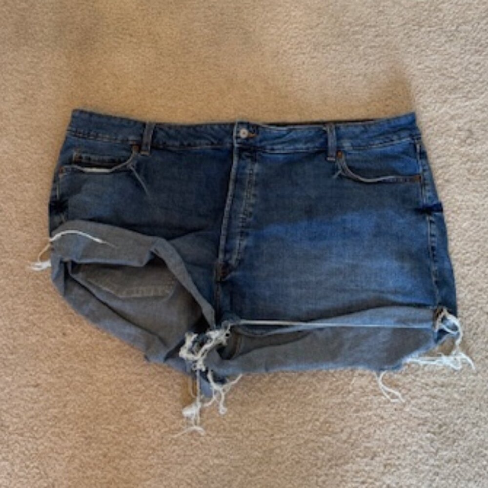 Old Navy Higher High Rise SKI-HI A-LINE Jean Shorts - Size: 26